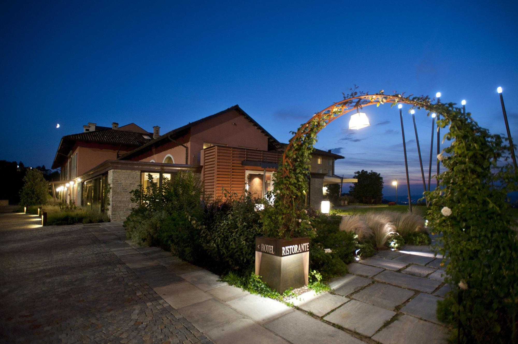 Relais Villa D'Amelia Benevello Eksteriør bilde