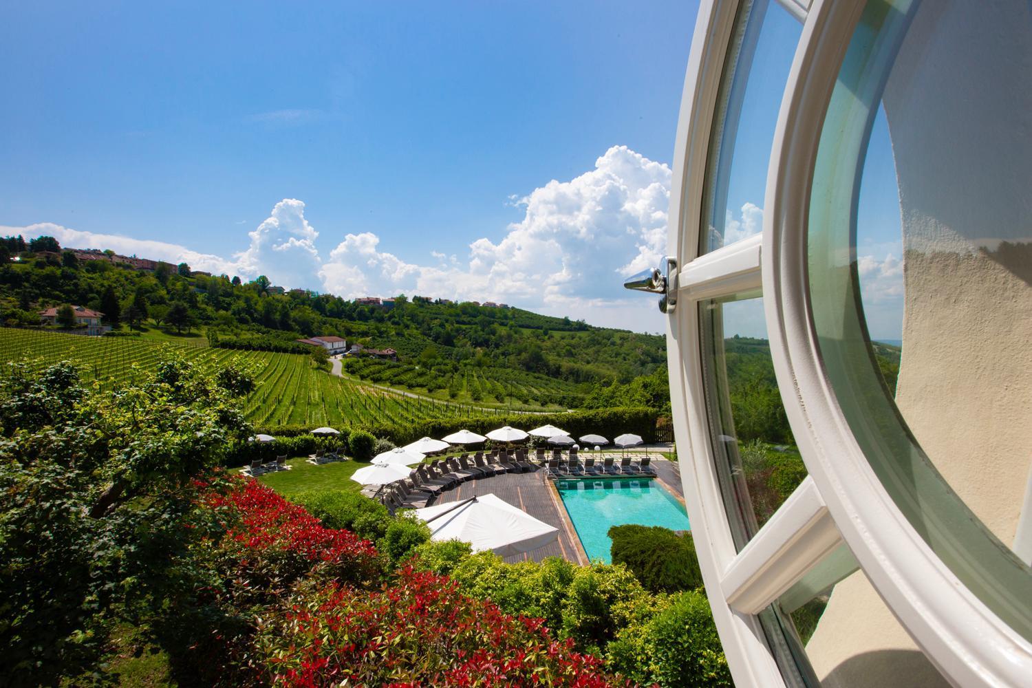 Relais Villa D'Amelia Benevello Eksteriør bilde