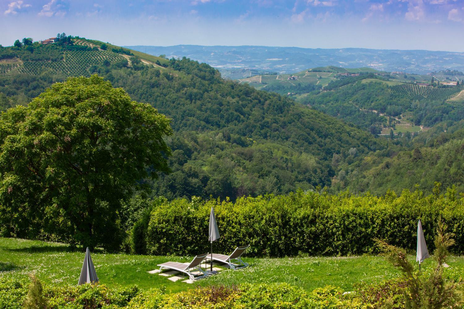 Relais Villa D'Amelia Benevello Eksteriør bilde