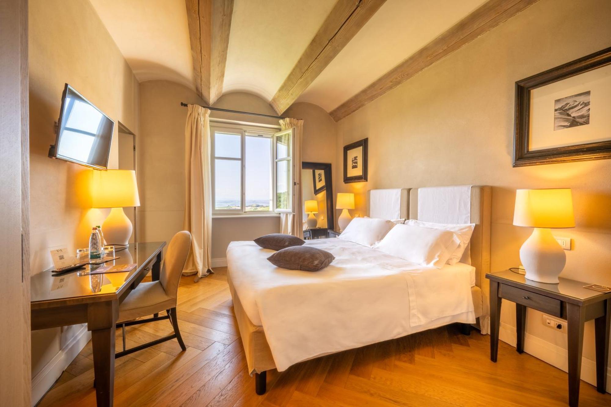 Relais Villa D'Amelia Benevello Eksteriør bilde