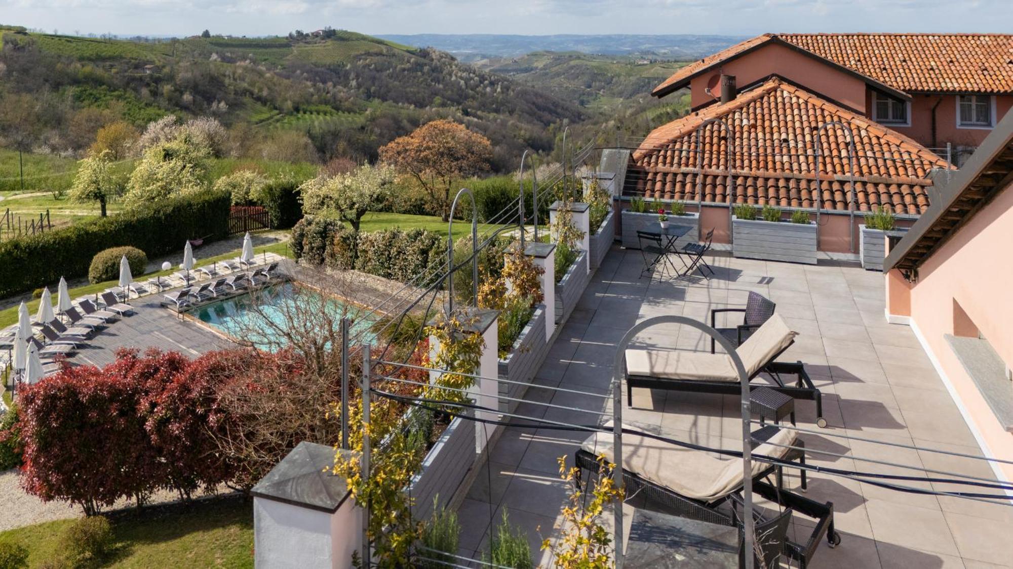 Relais Villa D'Amelia Benevello Eksteriør bilde