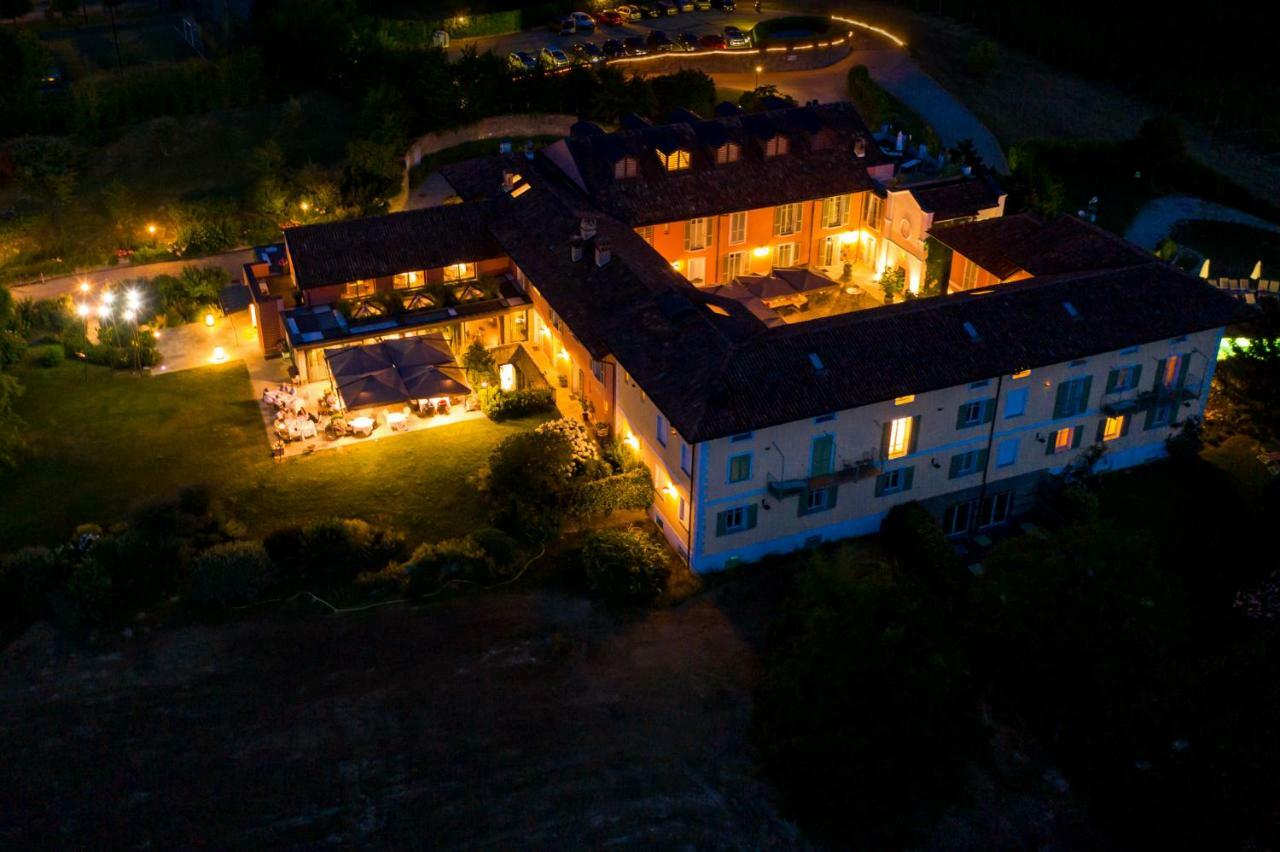 Relais Villa D'Amelia Benevello Eksteriør bilde